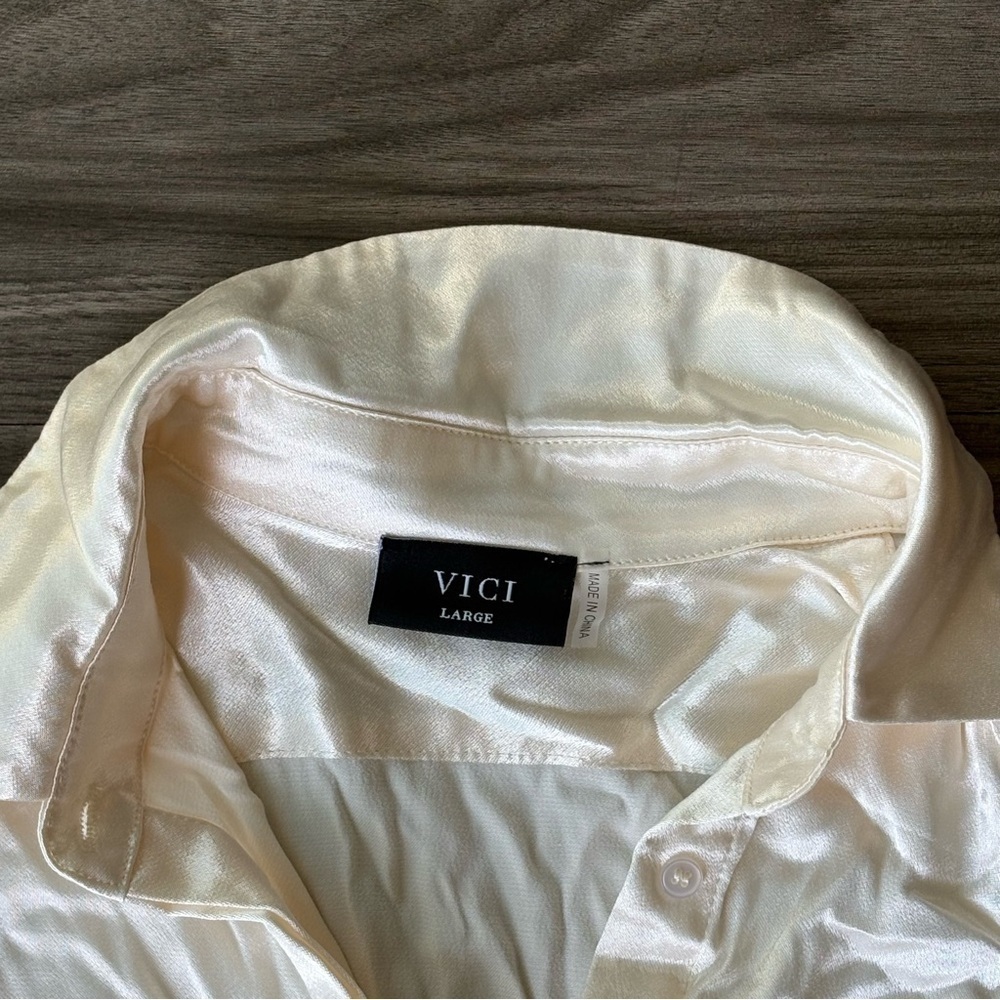 Vici's Dolls Kayla Satin Button Down Top in Cream Large - Picture 3 of 5